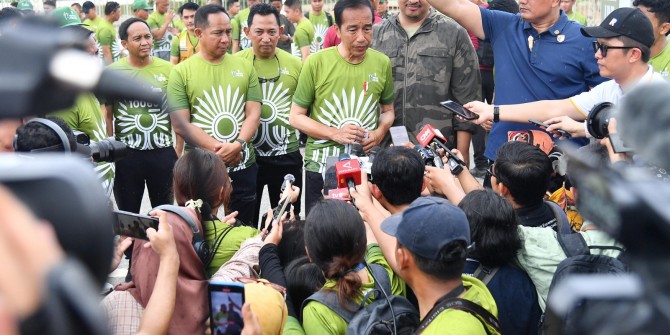 Komunikasi Publik Era Jokowi: Gaya Berbeda dengan Banyak Catatan