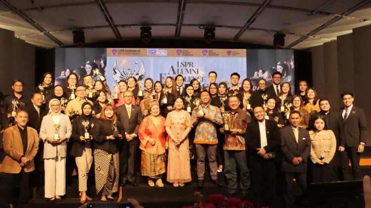 KAMI LSPR Anugerahkan Penghargaan bagi 32 Alumni