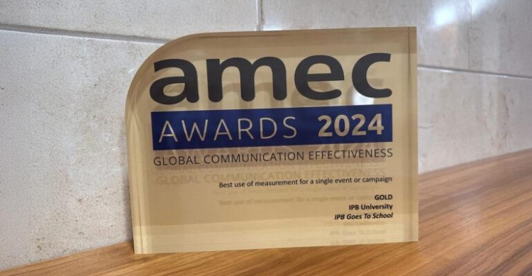 IPB University Angkat Trofi di Ajang AMEC Global Awards 2024