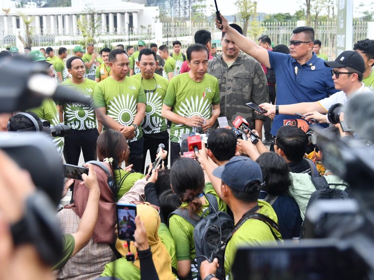 Komunikasi Publik Era Jokowi: Gaya Berbeda dengan Banyak Catatan