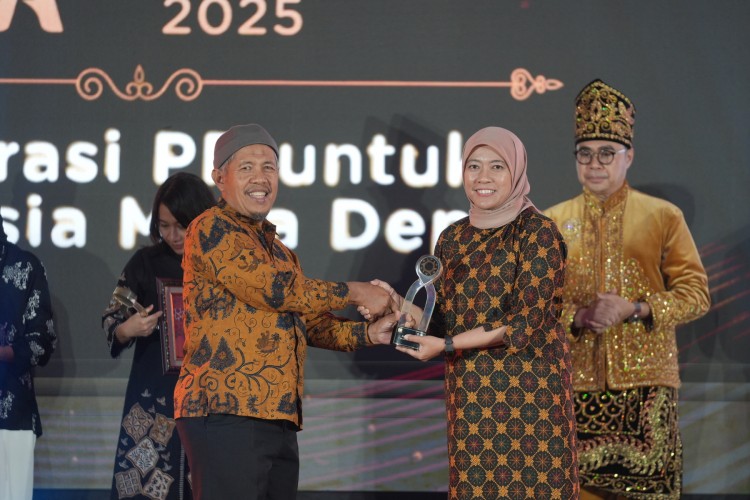 Komunikasi Soal Motor Listrik Antar PT AHM Raih “Gold Winner” di PRIA 2025