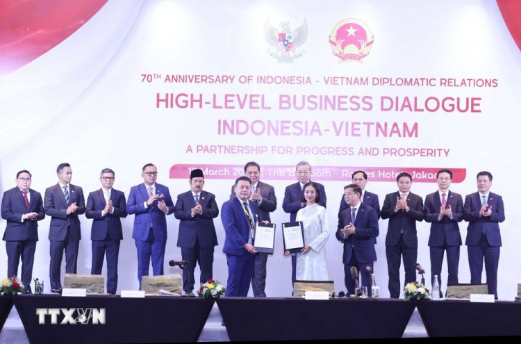 BNI dan VinFast Tekan MoU Percepat Ekosistem Mobilitas Hijau di Indonesia